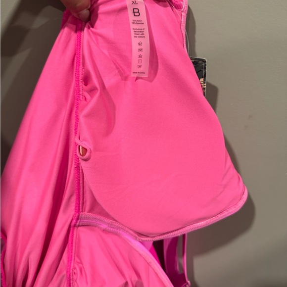 Swimsuit - Picture 4 of 8